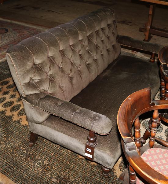 Button back sofa